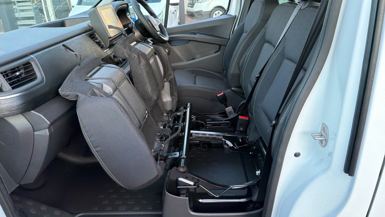 Renault Trafic Lwb Diesel LL30 Blue dCi 150 Extra [Safety] Crew Van